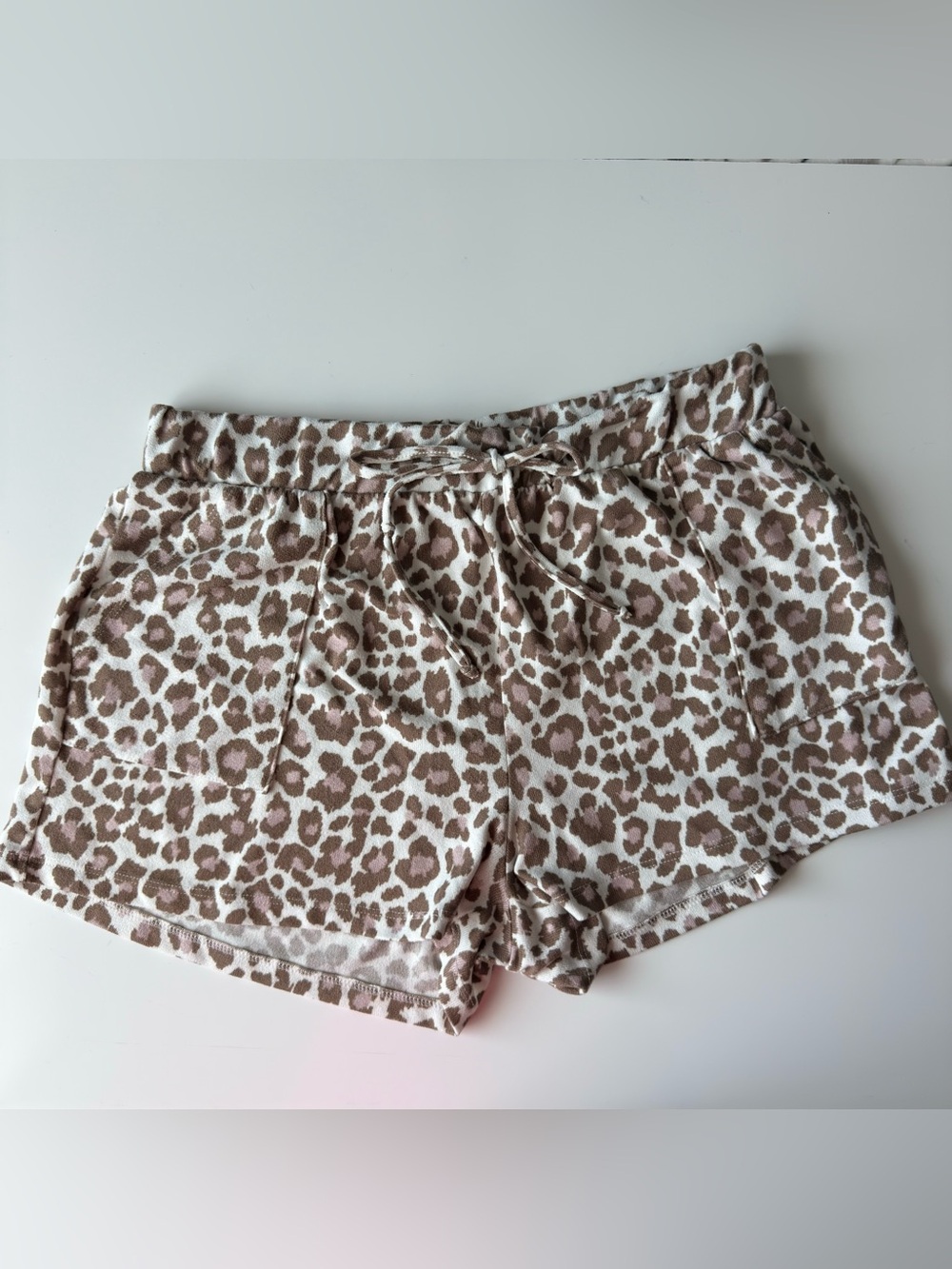 Wandering Dreams Leopard lounge shorts featuring elastic drawstring Sz XL